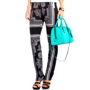 ✨Gorgeous scarf print BCBG MAX AZRIA pants size S✨